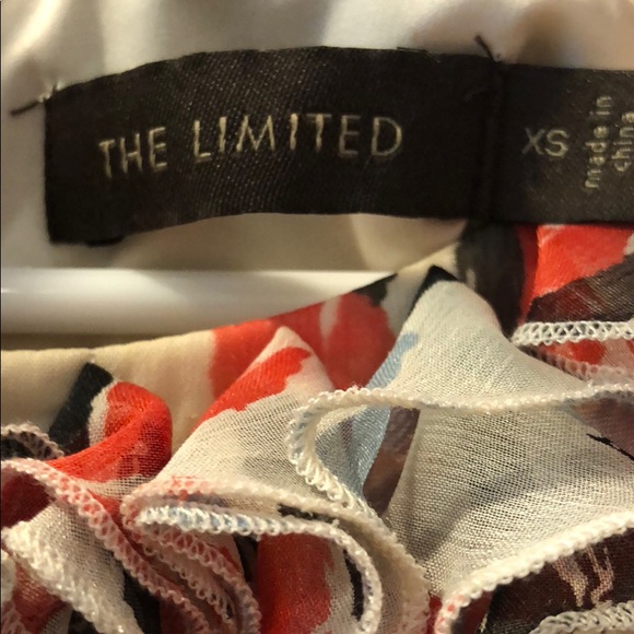 Sleeveless blouse w/ beautiful ruffled neckline - Picture 3 of 4